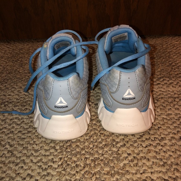 Size 6 Rebook Shoes - Picture 2 of 4